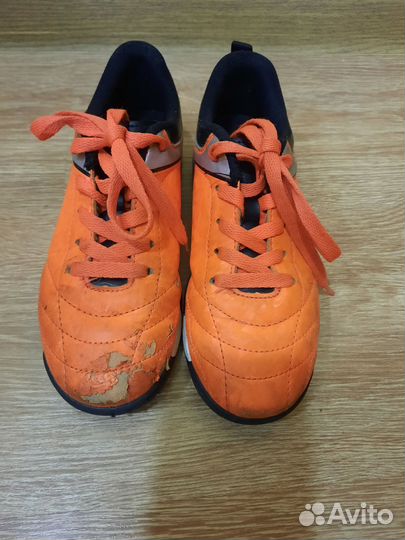 Футбольные бутсы сороконожки