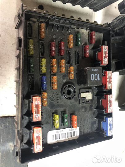 Блок предохранителей Volkswagen Passat B6