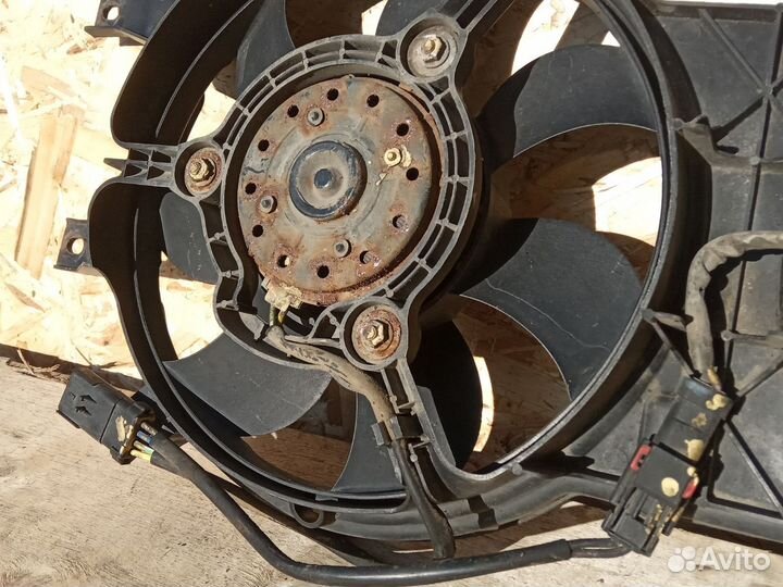 Вентилятор охлаждения всборе Voyager Caravan Jeep