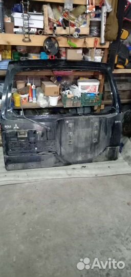 Задняя дверь на Митцубиси паджеро 3