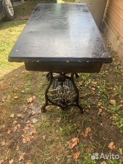 Старая швейная машинка