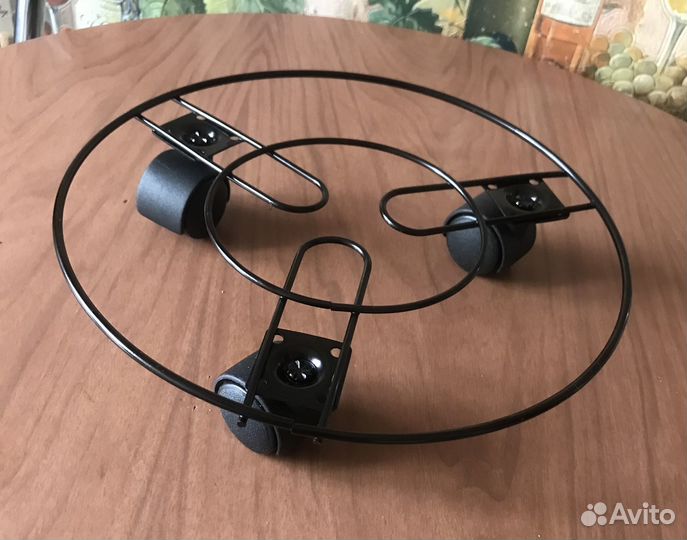 Подставка на колесиках