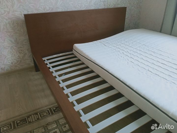 Кровать