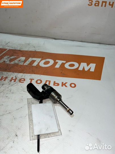 Форсунка топливная Volkswagen Golf 6 2011
