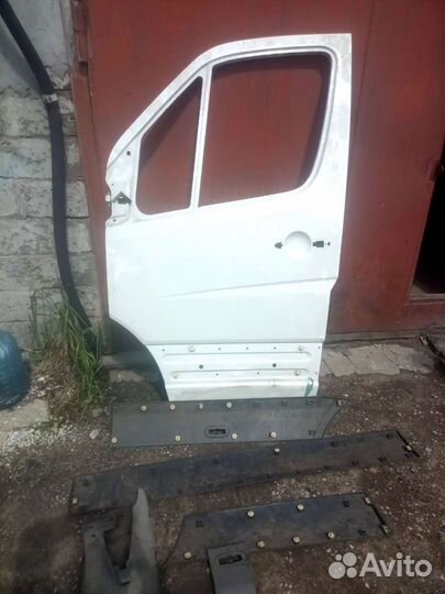 Дверь левая Mercedes Sprinter