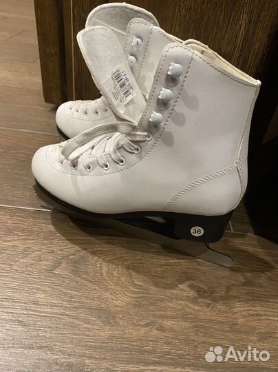 Коньки женские, 36 размер