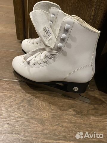 Коньки женские, 36 размер