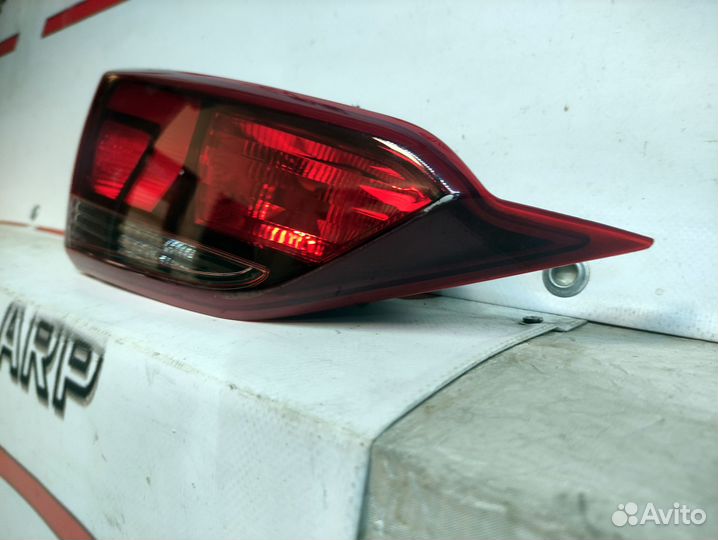 Фонарь в крышку багажника левый Hyundai Solaris 2