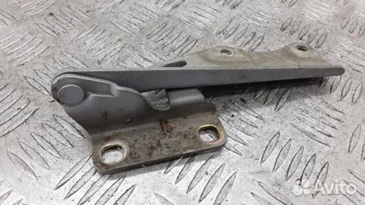 Петля капота nissan primera P11 (96P19D501)