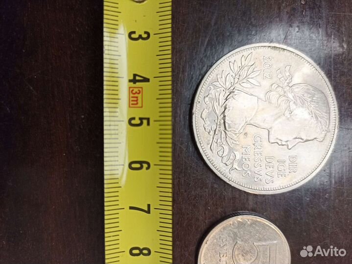 Серебряная монета Елизавета II