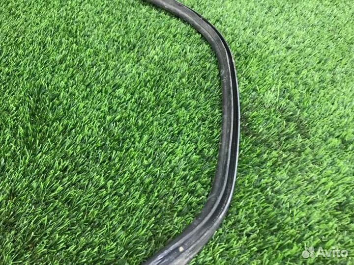 Уплотнительная резинка капота передняя Bmw 5 F10