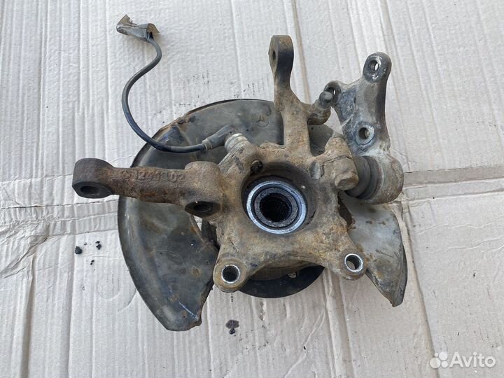 Кулак Mercedes 124 4matik перед правый