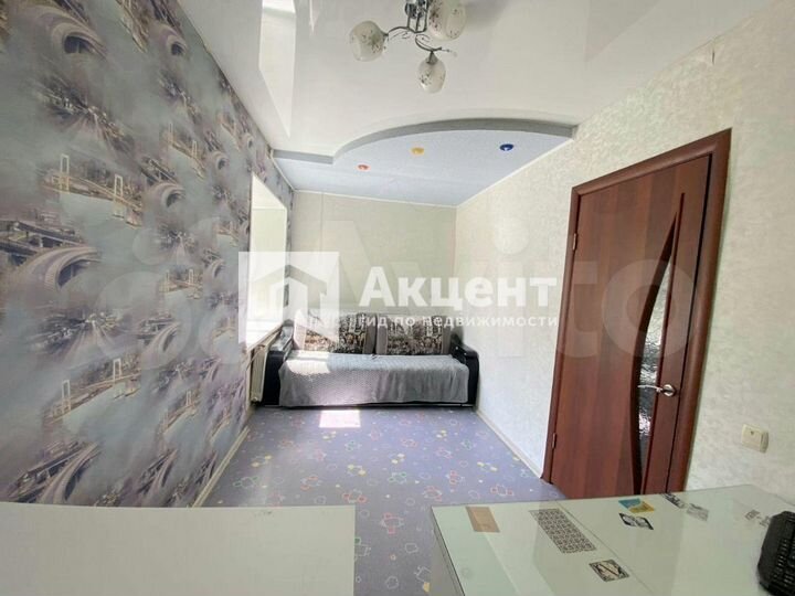 2-к. квартира, 40 м², 3/3 эт.