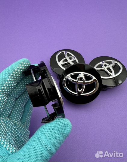 Колпачки 4 шт литые диски эмблема Toyota чёрные 62