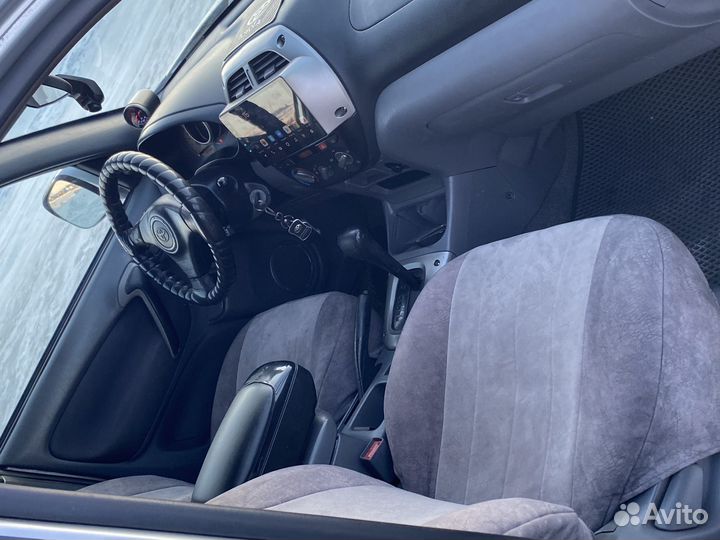 Toyota RAV4 2.0 AT, 2000, 303 000 км