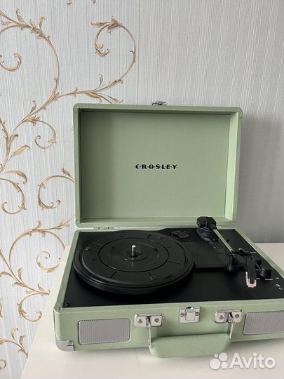 Виниловый проигрыватель crosley