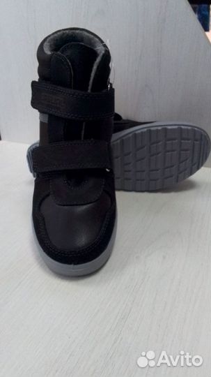 Ботинки для мальчика р.32,33,35 черный демисезон