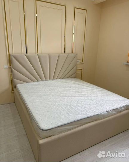 Кровать с подъемным механизмом