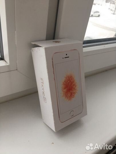 Пустая коробка от iPhone 5 SE