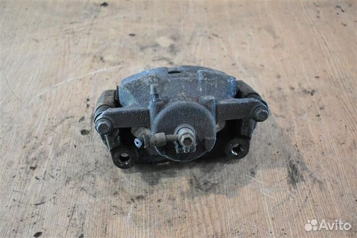 Суппорт передний левый Nissan Qashqai 1 поколение