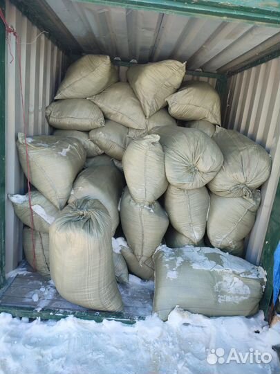 Опилки в мешках