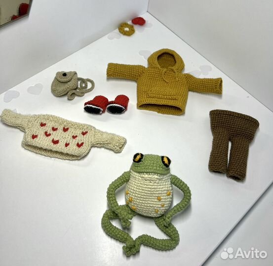 Вязаная лягушка Хьюго ручная работа