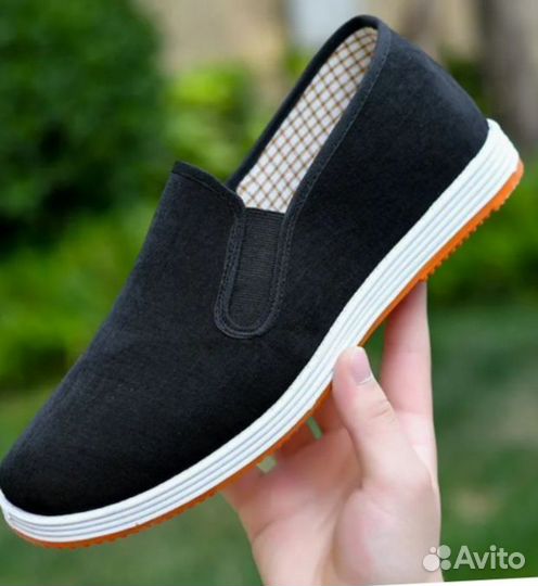 Мужские кроссовки и тапочки