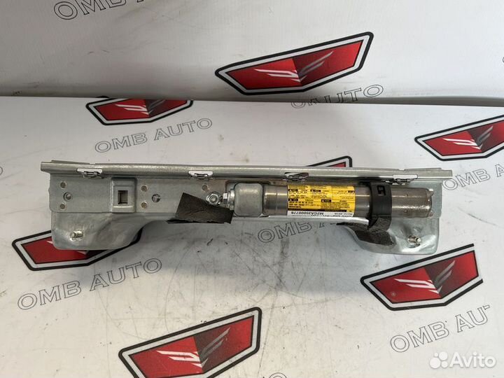 Подушка безопасности в колени Мерседес W204