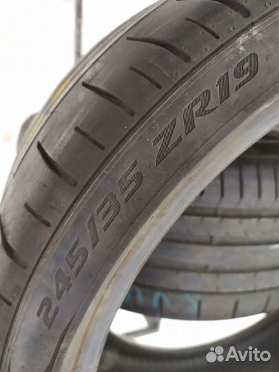 Pirelli P Zero PZ4 245/35 R19 93Y