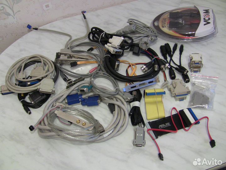 Для компьютера кабеля, переходники, заглушки