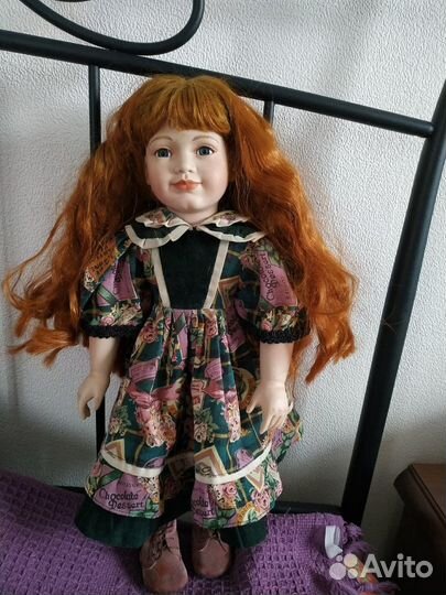 Коллекционная фарфоровая кукла