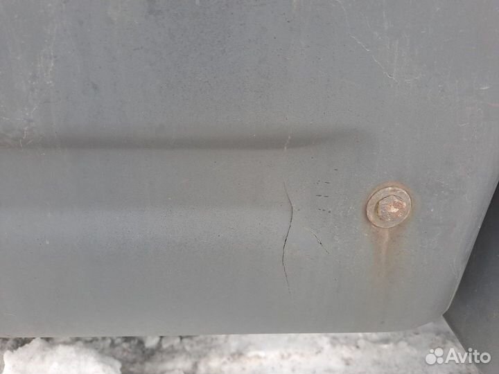 Спойлер на бак правая часть