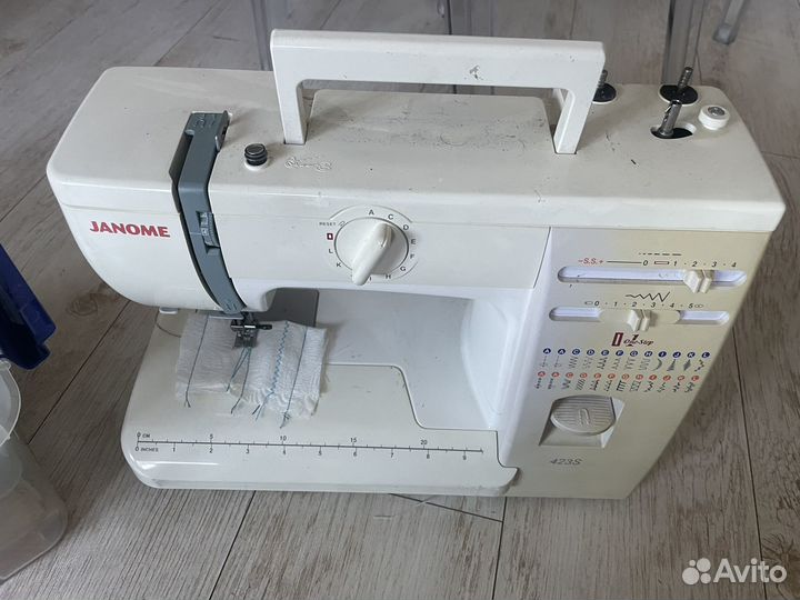 Швейная машина janome 423S