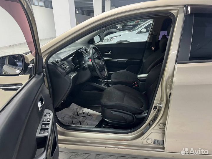 Kia Rio 1.6 МТ, 2012, битый, 250 000 км