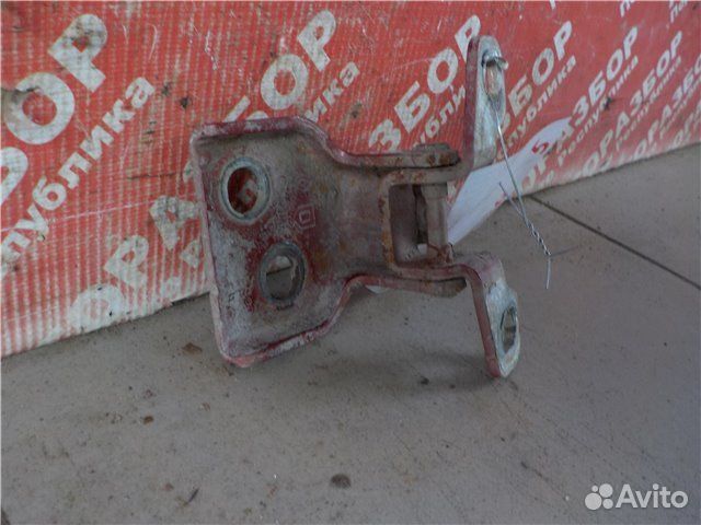 Петля двери верхняя передняя левая Renault Sandero