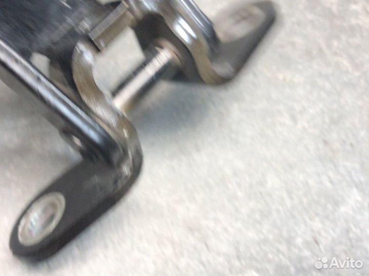 Верхняя петля задняя правая Kia Stinger Gt