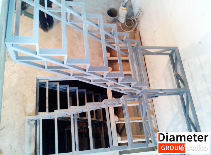 Установка Г образной лестницы с освещением