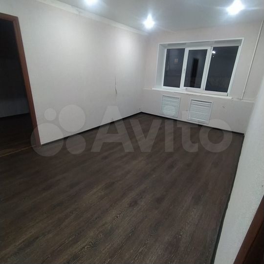 2-к. квартира, 42 м², 1/3 эт.