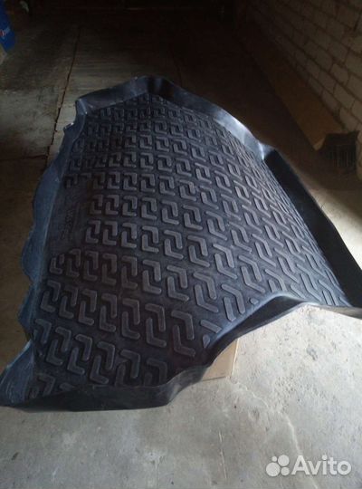 Автомобильный коврик в багажник