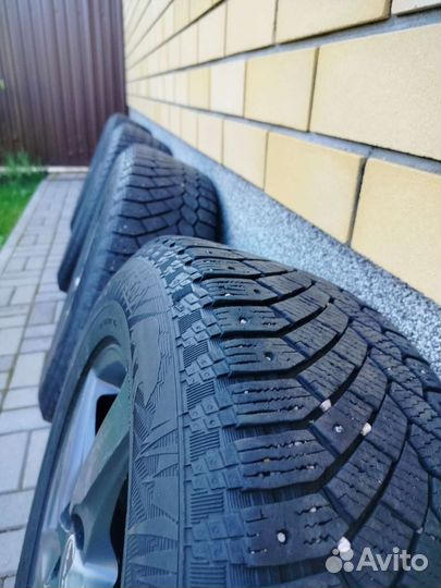 Gislaved Nord Frost 200 ID 235/65 R17