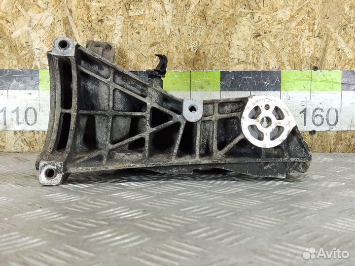 Кронштейн компрессора кондиционера Porsche Cayenne