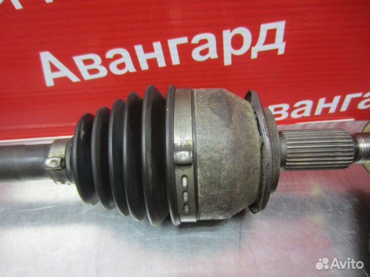Привод передний правый Mitsubishi Grandis DBA-NA4W