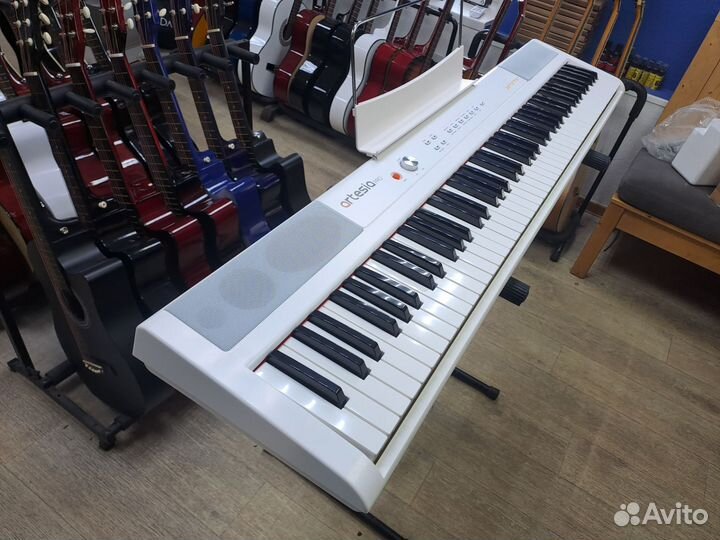 Цифровое электронное пианино белое Artesia