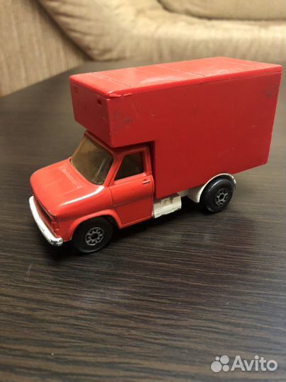 Модель автомобиля Форд транзит