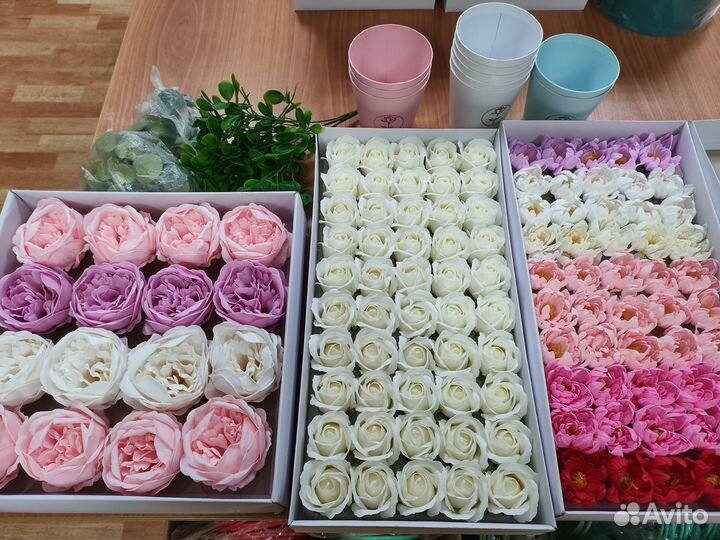 Мыльные розы, пионы, астры и декор