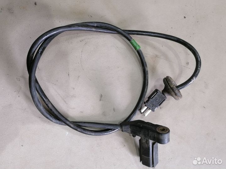 Датчик ABS передний правый Mercedes-Benz 190 W201