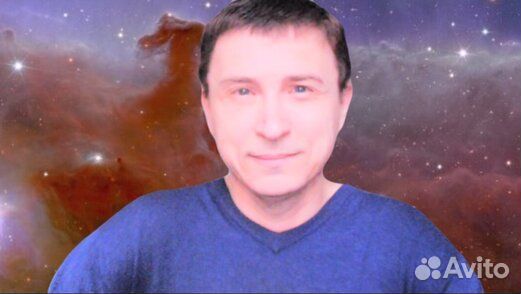 Интервьюер, ведущий делового подкаста