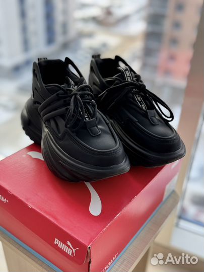 Кроссовки женские