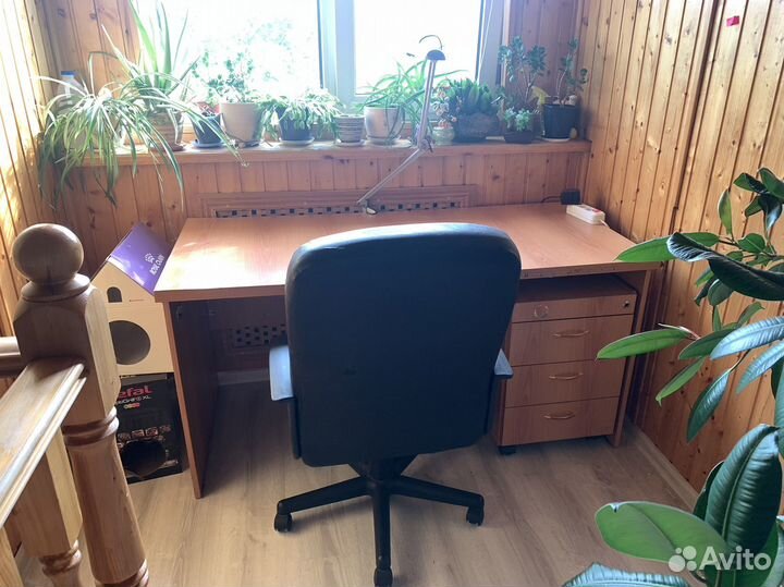 Письменный стол с креслом