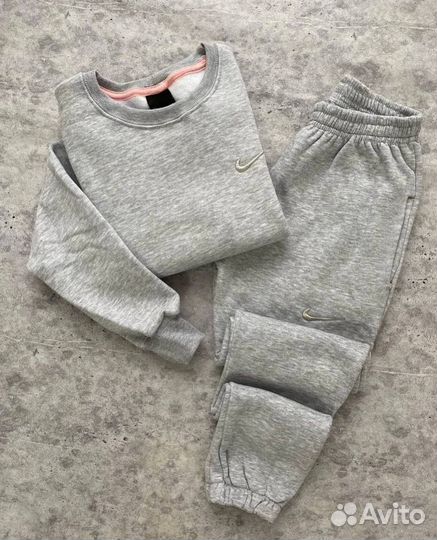 Спортивный костюм женский